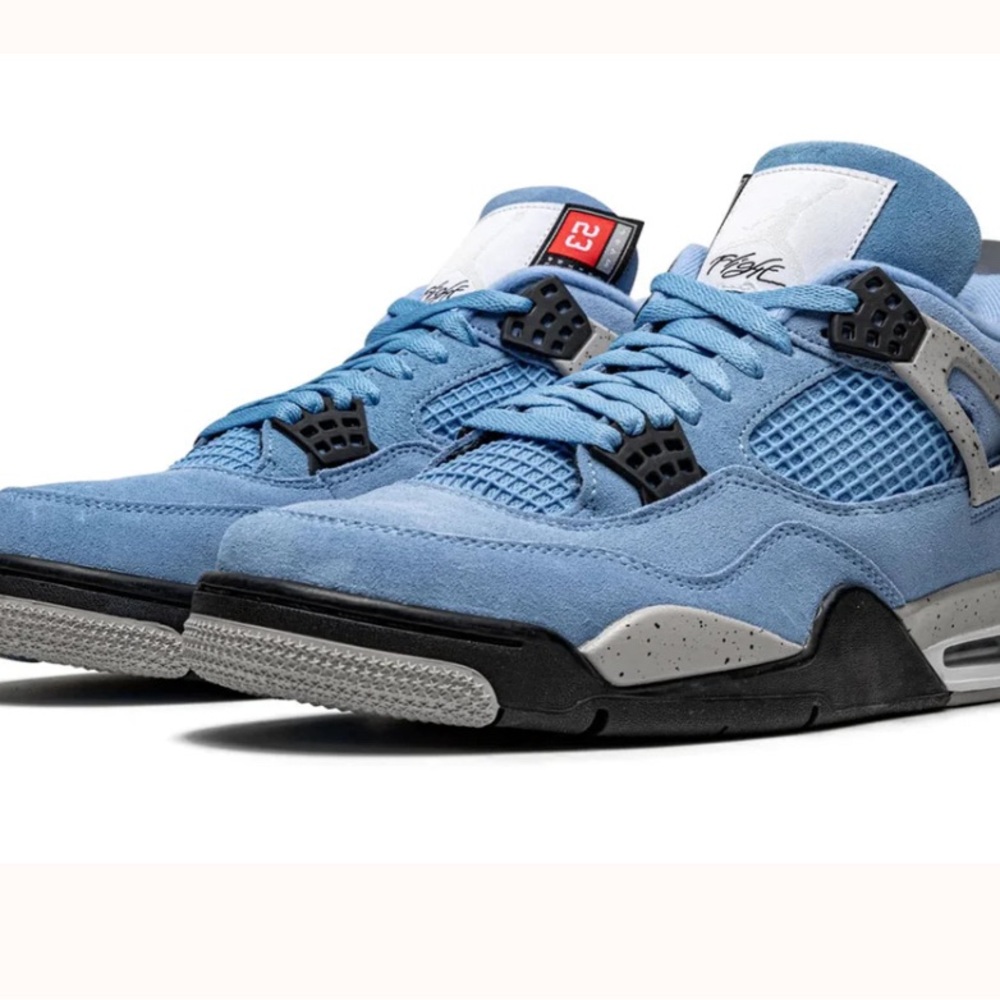 Air Jordan 4 Retro "University Blue"